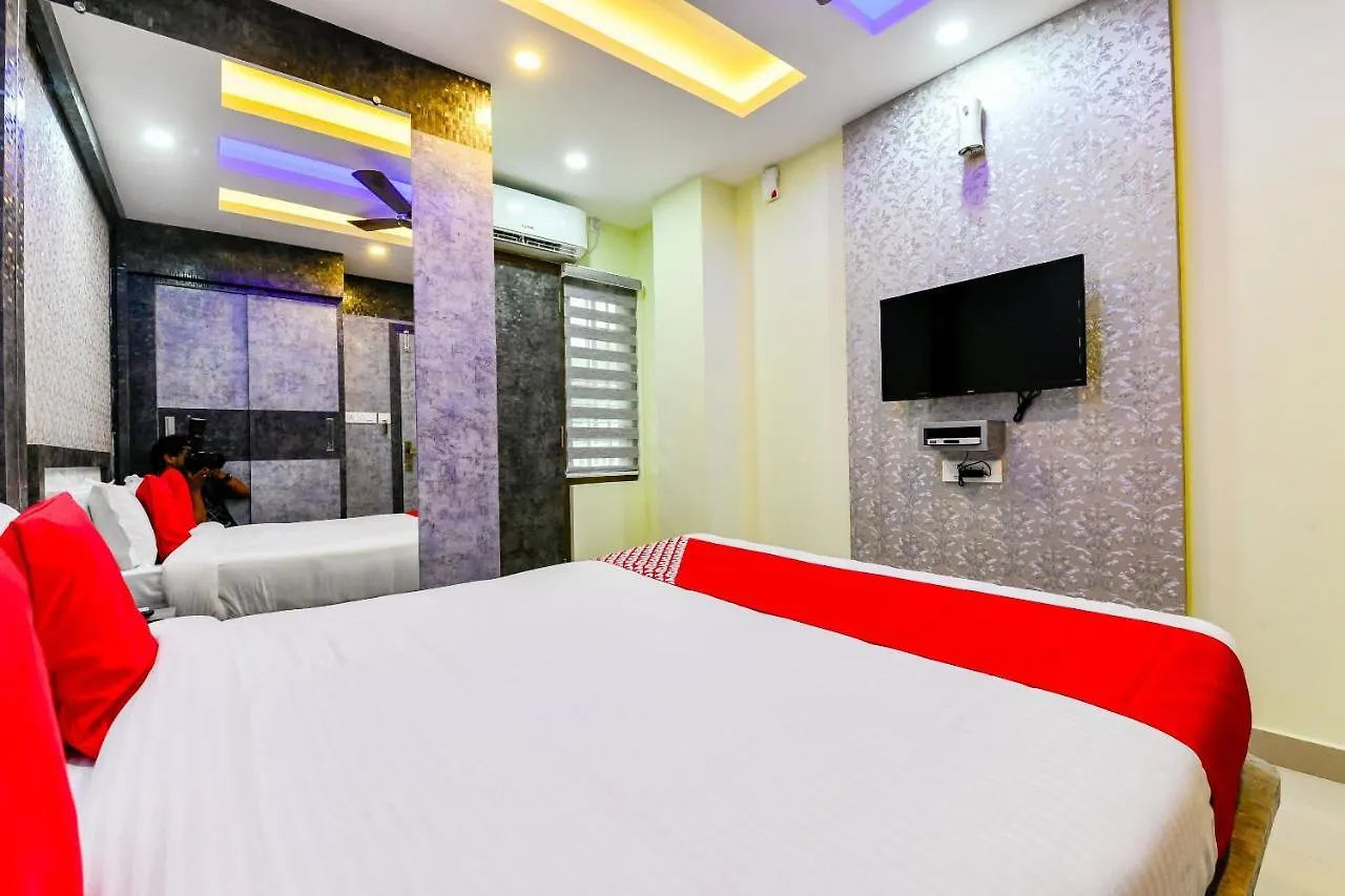 Capital O 30549 D Hotels Kochi 3*,  India