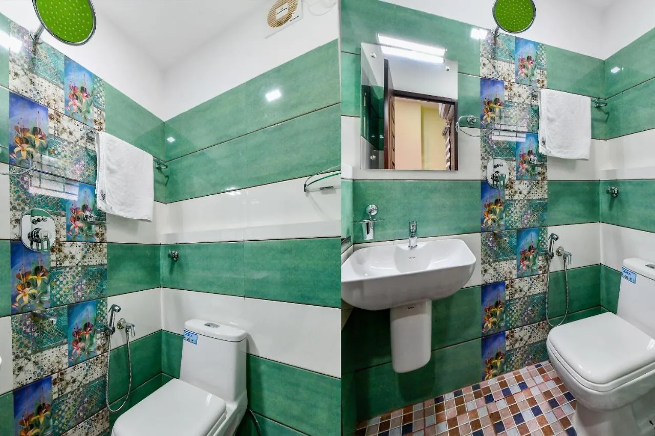 Capital O 30549 D Hotels Kochi 3*,  India