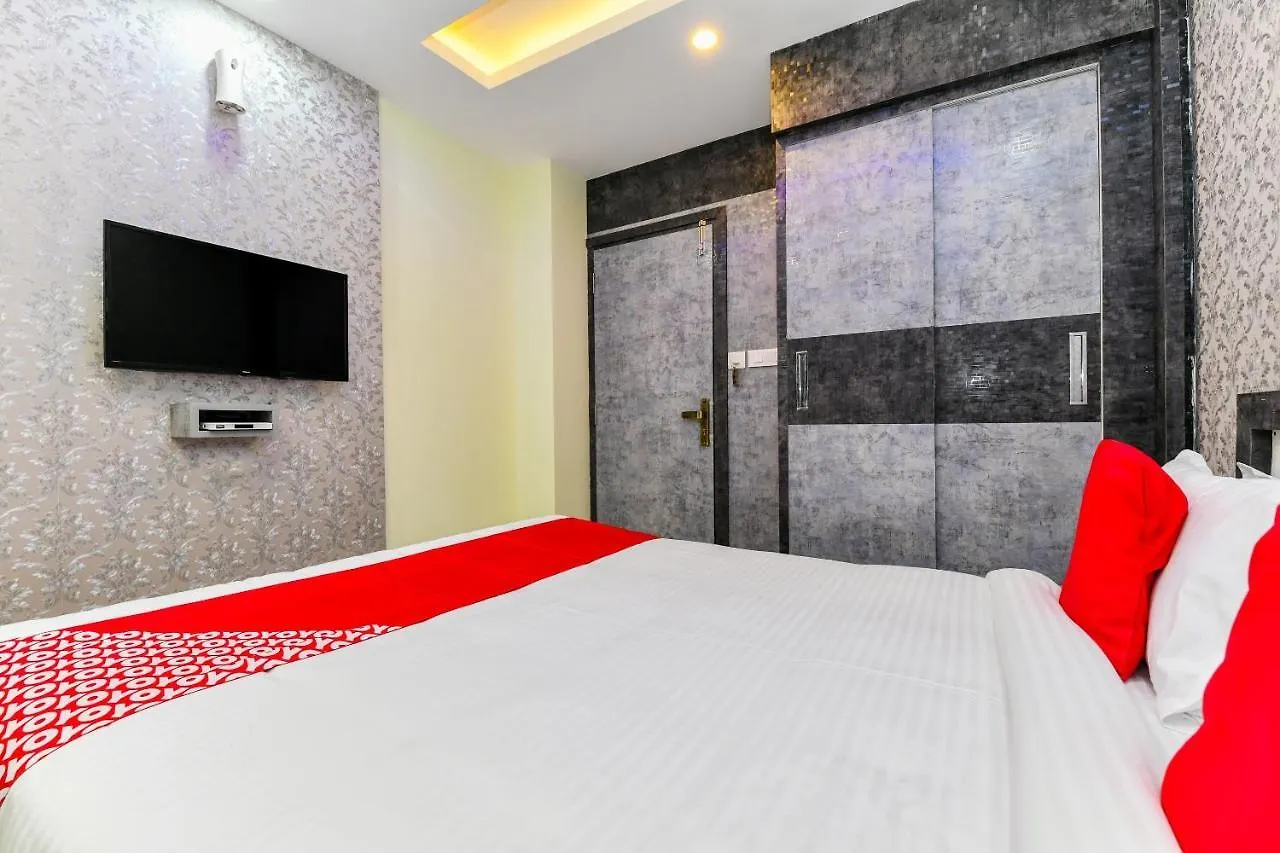 Capital O 30549 D Hotels Kochi 3*,  India