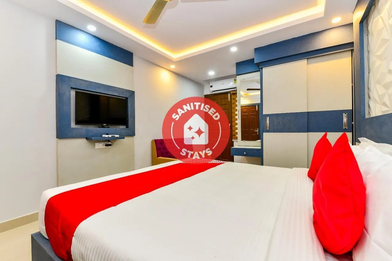 Capital O 30549 D Hotels Kochi 3*,  India